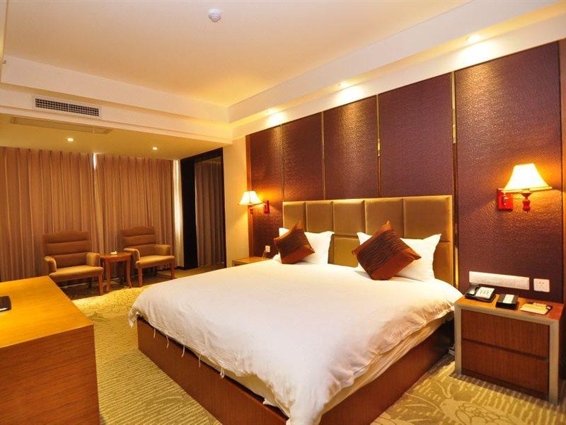 Golden Phoenix Hotel Jinghong Buitenkant foto